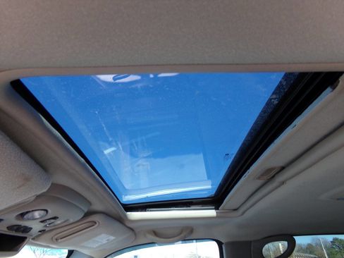 Used 2005 Chevrolet Avalanche Z71 w/ Sun And Sound Package image 16