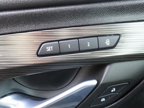 Used 2022 GMC Terrain SLT w/ Infotainment Package II image 33