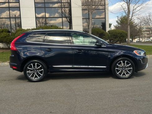 Used 2017 Volvo XC60 T6 Dynamic w/ Preferred Option Package AWD/4WD image 9