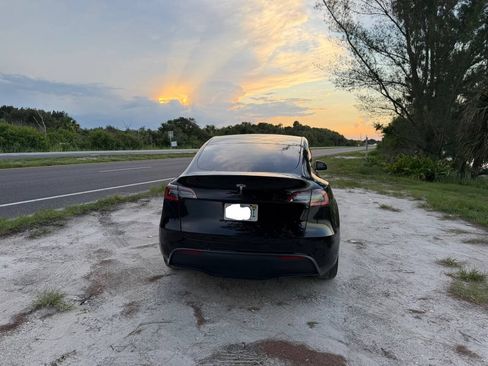 Used 2021 Tesla Model Y 2WD image 12