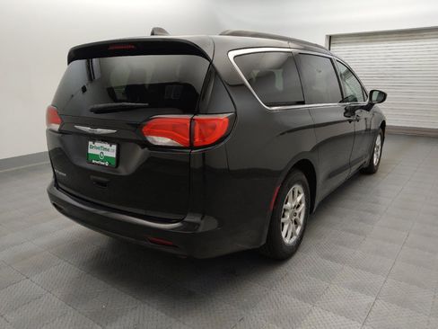 Used 2020 Chrysler Voyager Lxi FWD image 9
