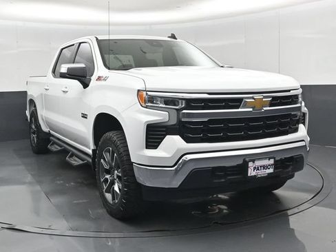 Used 2023 Chevrolet Silverado 1500 LT w/ Z71 Off-Road Package AWD/4WD image 35