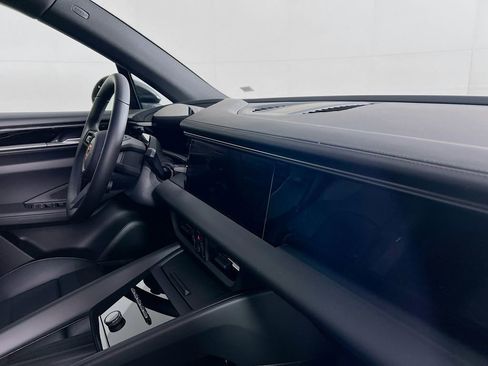 New 2026 Porsche Macan 4 Electric image 31