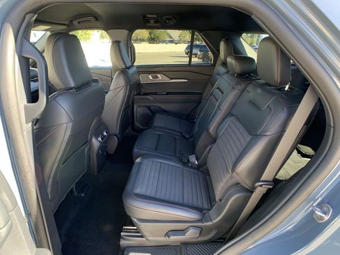 Used 2025 Ford Explorer ST-Line w/ Premium Package image 23