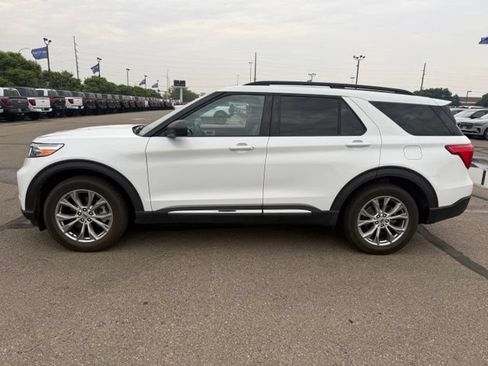Used 2020 Ford Explorer XLT w/ Equipment Group 202A AWD/4WD image 7