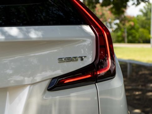 Used 2023 Cadillac XT4 Luxury FWD image 13