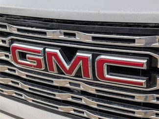 Used 2024 GMC Canyon Denali video 2