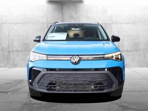New 2025 Volkswagen Taos SE image 4