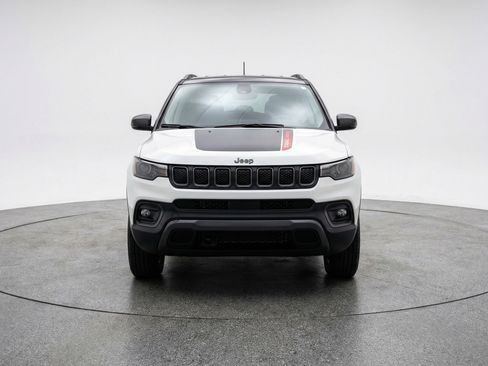 Used 2025 Jeep Compass Trailhawk image 2