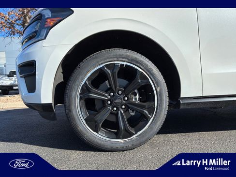 Used 2022 Ford Expedition Max Limited image 26
