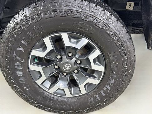 Used 2023 Toyota Tacoma TRD Off-Road image 31
