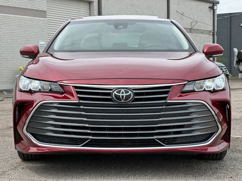 Used 2019 Toyota Avalon XLE w/ Moonroof Package image 10