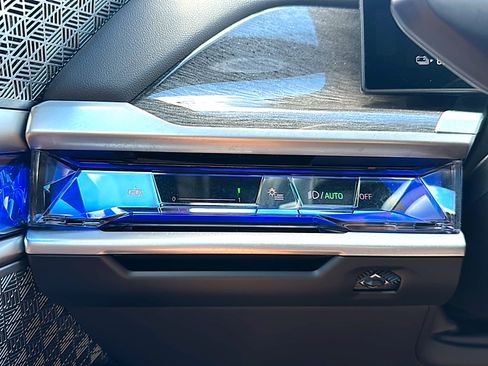 New 2024 BMW i7 xDrive60 w/ Executive Package AWD/4WD image 26