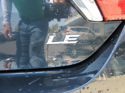 Used 2015 Toyota Camry LE FWD image 9