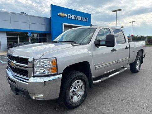 Used 2009 Chevrolet Silverado 2500 LT w/ Exterior Plus Package AWD/4WD image 1