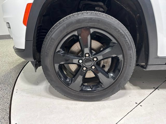 Used 2023 Jeep Grand Cherokee L Limited w/ Black Appearance Package AWD/4WD image 10