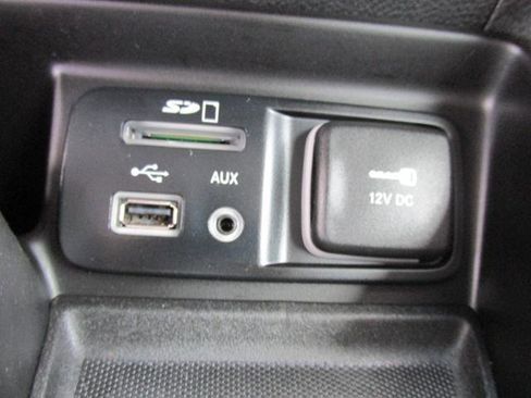 Used 2017 Jeep Cherokee Trailhawk w/ Cold Weather Group image 13