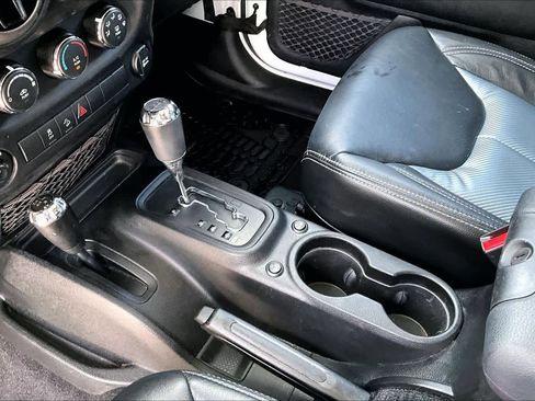 Used 2018 Jeep Wrangler Unlimited Sport AWD/4WD image 16