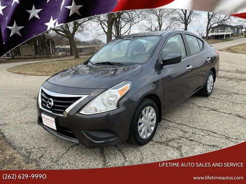 Used 2015 Nissan Versa SV image 1