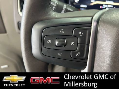 Used 2022 GMC Yukon XL SLT w/ SLT Premium Package image 21