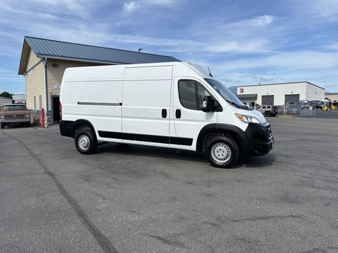 Used 2025 RAM ProMaster 2500 w/ Convenience Group FWD image 5