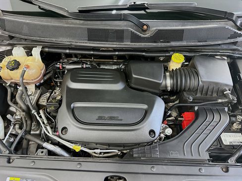 Used 2020 Chrysler Pacifica Touring-L FWD image 35
