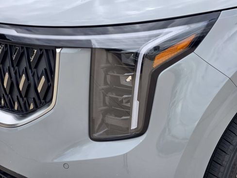 New 2026 Kia Carnival EX FWD image 7