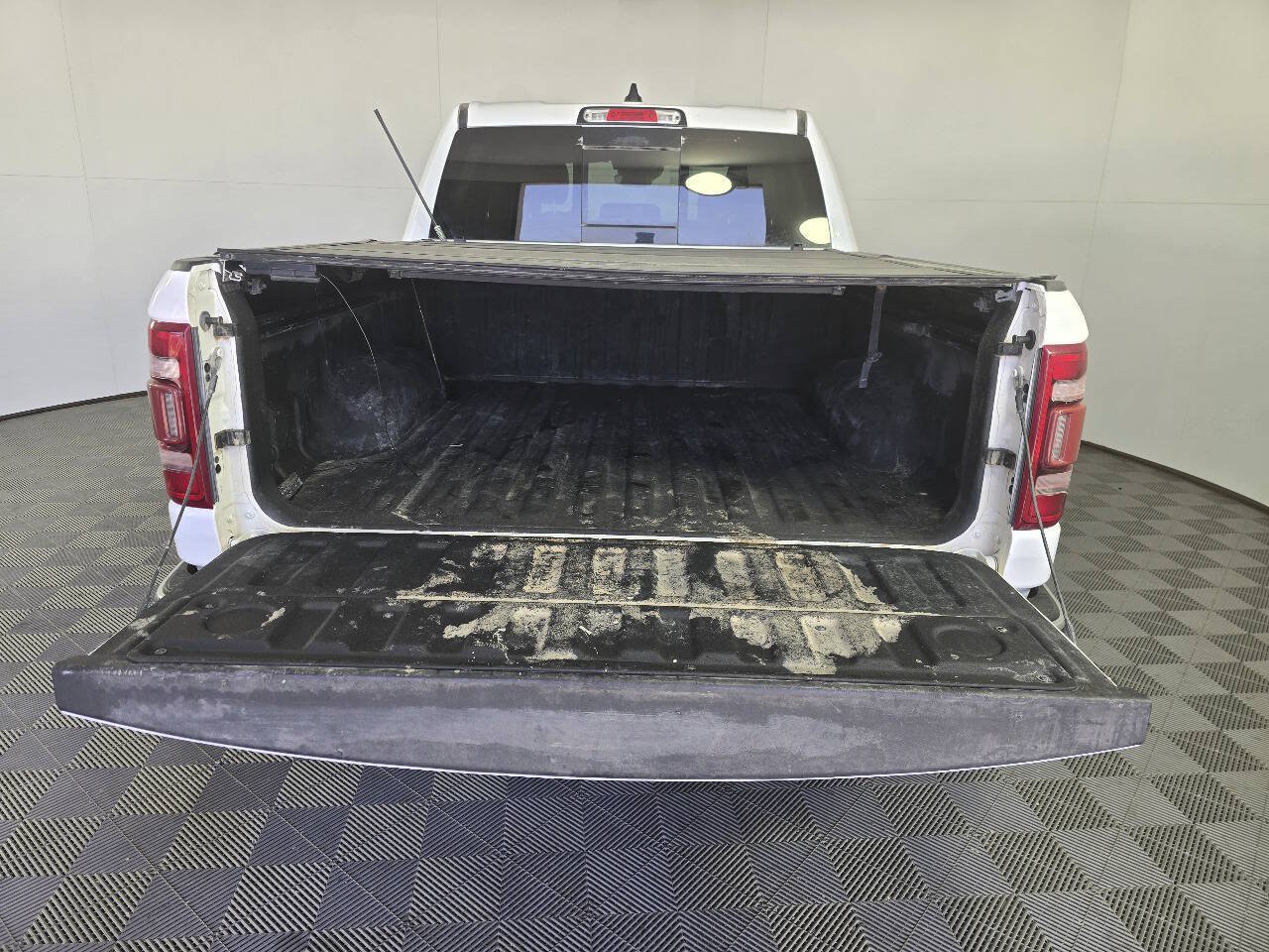 Used 2023 RAM 1500 Laramie AWD/4WD image 9