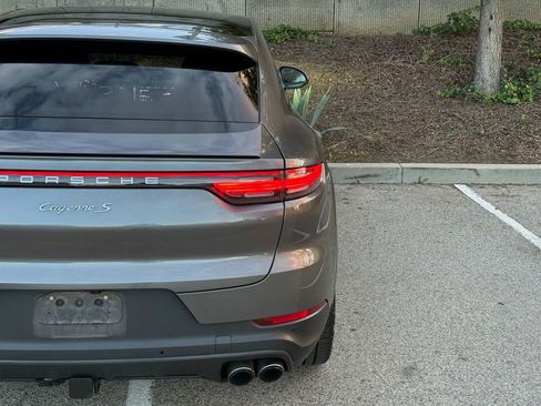 Used 2020 Porsche Cayenne S w/ Premium Package image 17