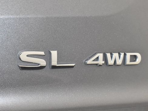 Used 2025 Nissan Pathfinder SL AWD/4WD image 9