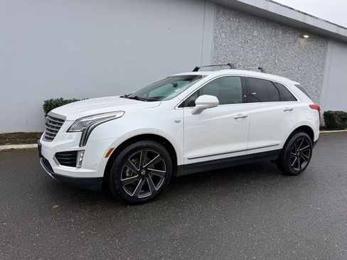 Used 2017 Cadillac XT5 Platinum w/ Driver Assist Package image 2