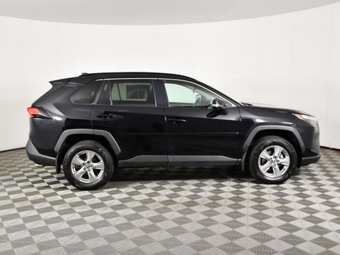 Used 2022 Toyota RAV4 XLE w/ Convenience Package AWD/4WD image 5