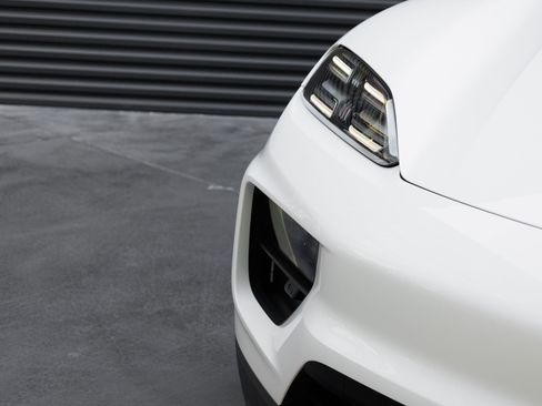 Certified 2025 Porsche Macan 4S Electric AWD/4WD image 38