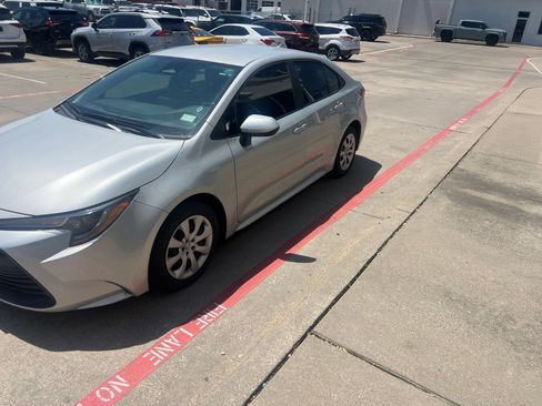 Used 2025 Toyota Corolla LE FWD image 3