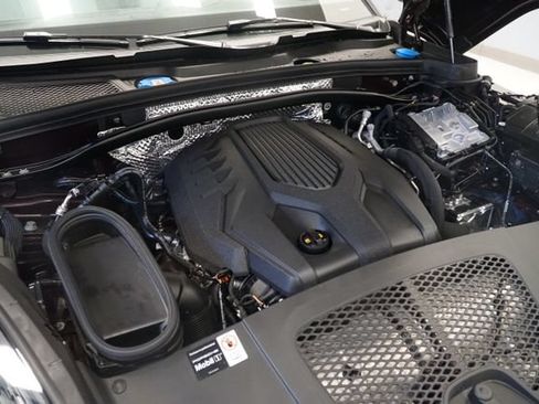 Certified 2026 Porsche Macan Turbo AWD/4WD image 14