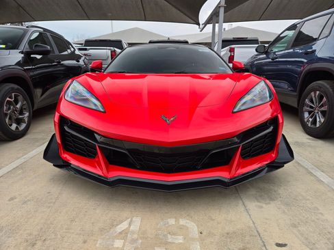 Used 2025 Chevrolet Corvette Z06 image 2
