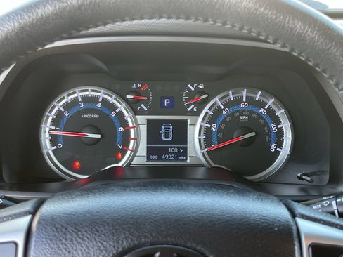 Used 2016 Toyota 4Runner SR5 RWD image 31