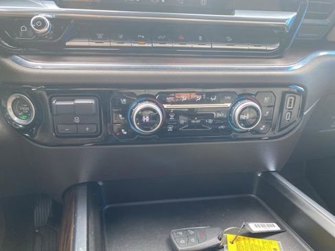 Used 2024 GMC Sierra 2500 SLT w/ SLT Premium Package image 32