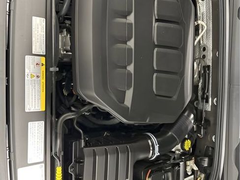 Used 2022 Volkswagen Golf R image 10