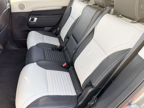 Used 2025 Land Rover Discovery Dynamic SE image 26