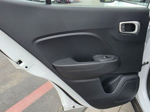 New 2025 Hyundai Venue SEL image 19