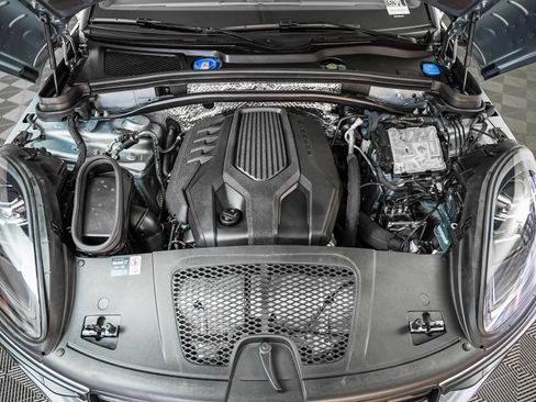 Used 2025 Porsche Macan image 13