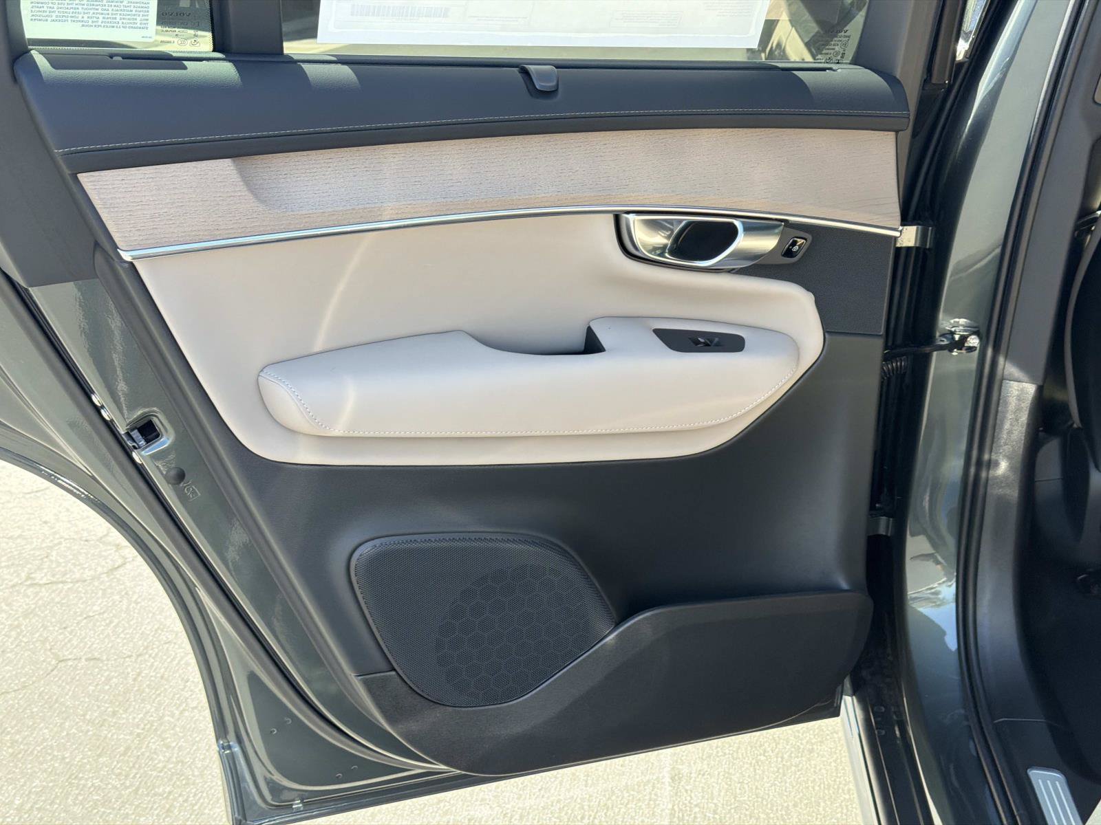 New 2027 Volvo XC90 B5 Plus AWD/4WD image 16