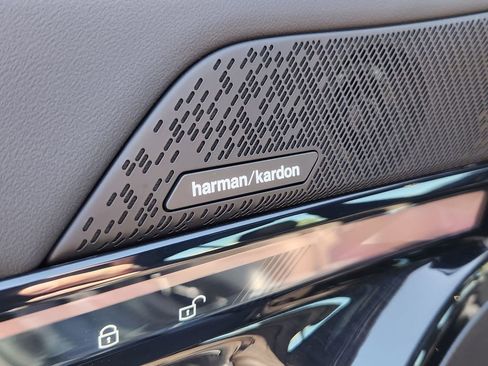 Used 2025 BMW i5 eDrive40i w/ Premium Package RWD image 46