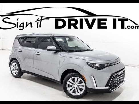 Used 2023 Kia Soul LX FWD image 1