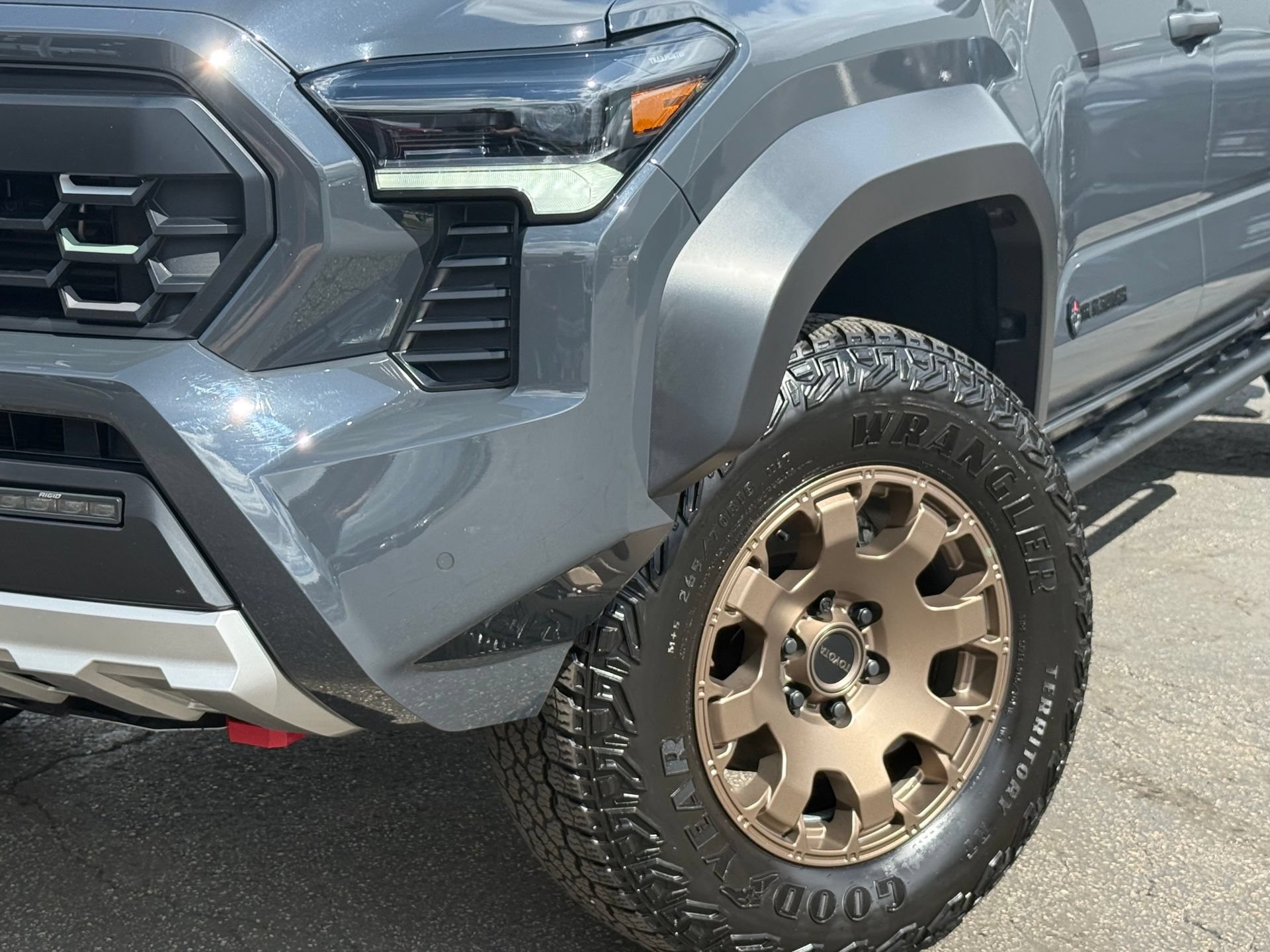 Used 2025 Toyota Tacoma 4x4 Double Cab Hybrid image 4