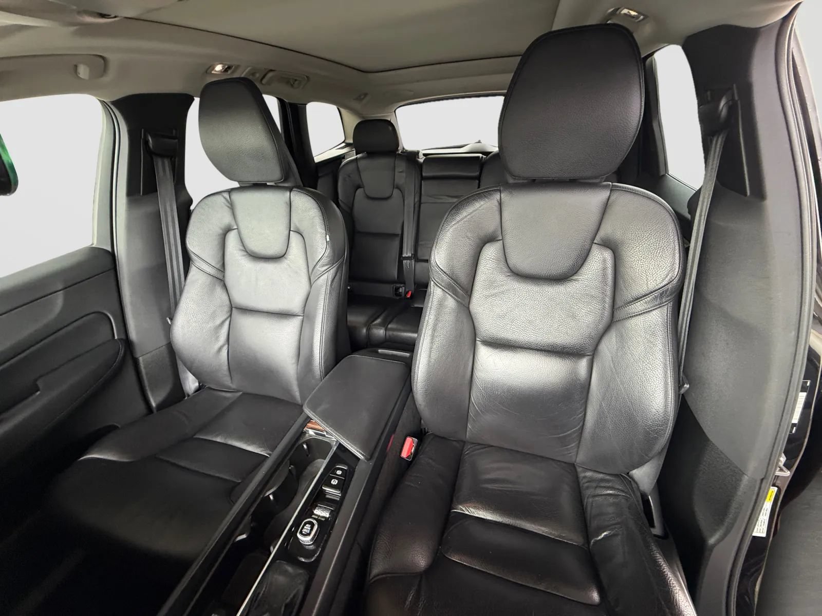 Used 2021 Volvo XC60 T5 Momentum w/ Protection Package Premier AWD/4WD image 13