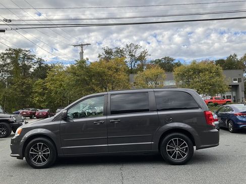 Used 2015 Dodge Grand Caravan SXT image 8