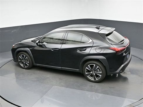 Used 2019 Lexus UX 200 image 11