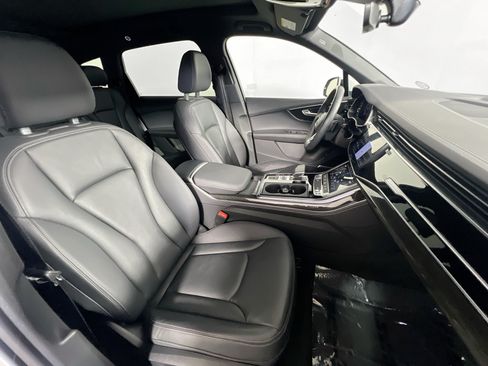 Used 2025 Audi Q7 3.0T Premium Plus AWD/4WD image 30